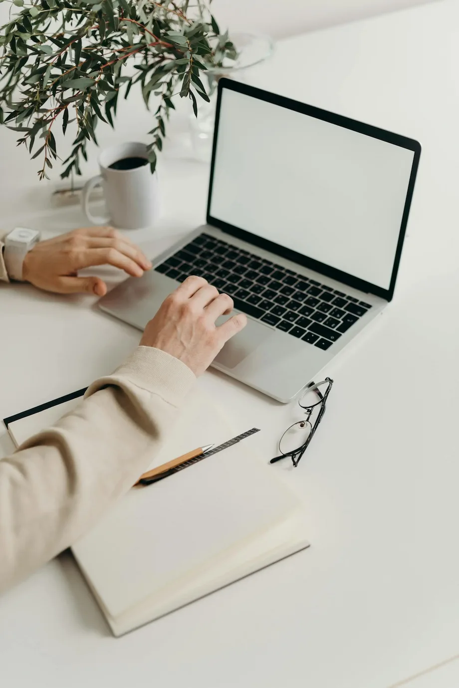 Une assistante digitale qui travaille en virtuel pour son client.