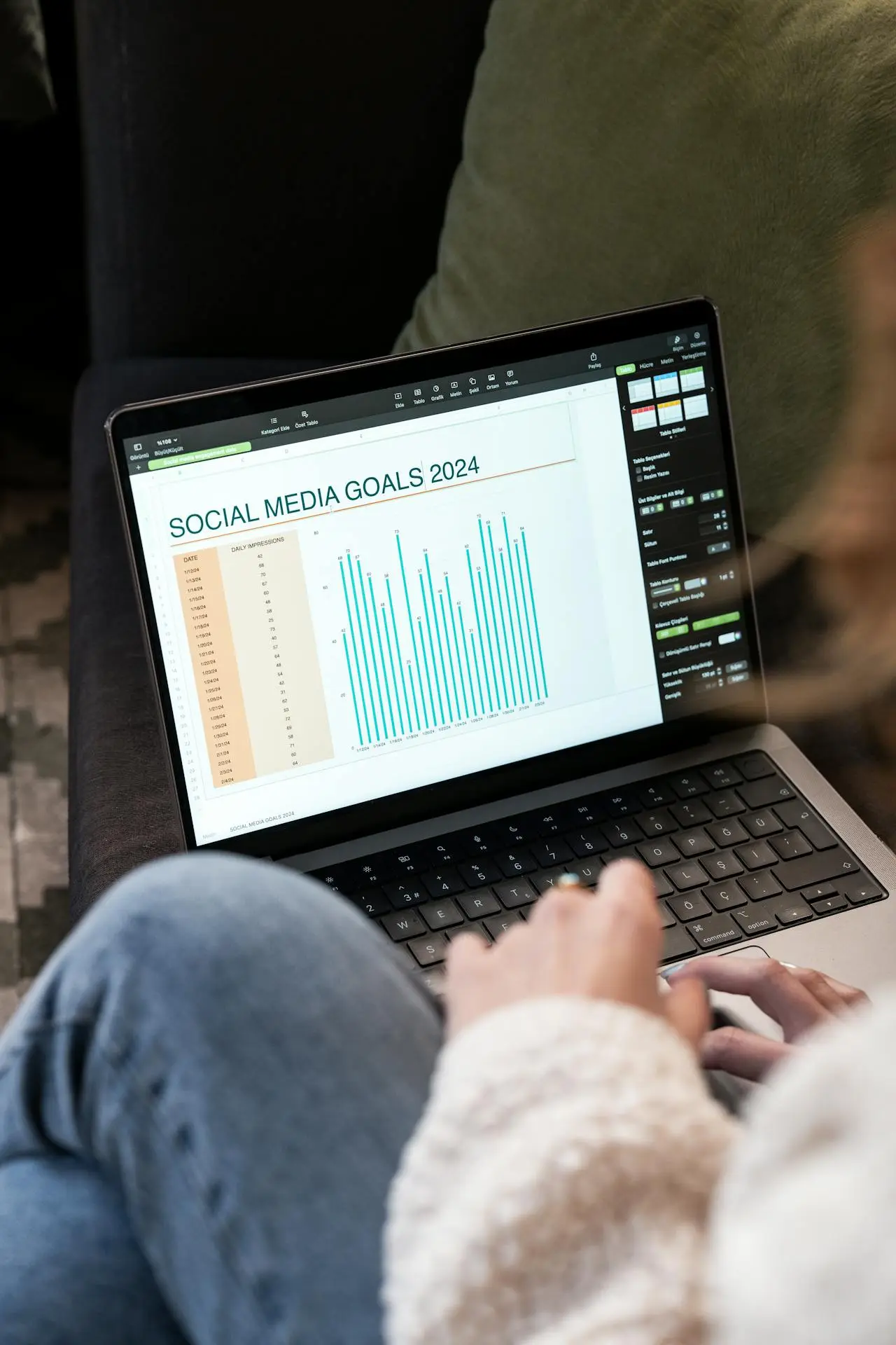 Une assistante digitale qui propose des services d'aide au digital, notamment avec la gestion des réseaux sociaux.